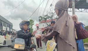 SMSI dan Awak Media Bukittinggi Berbagi Takjil di Sore Ramadan