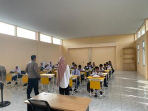 Tanamkan Fondasi Karakter, Kanit Binmas Polsek Ampana Tete Sambangi SRT 60 Touna