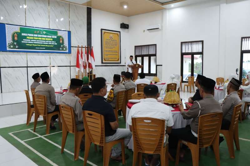 Pererat Silaturahmi, Kapolres Touna Buka Puasa Bersama dan Santuni Puluhan Santri