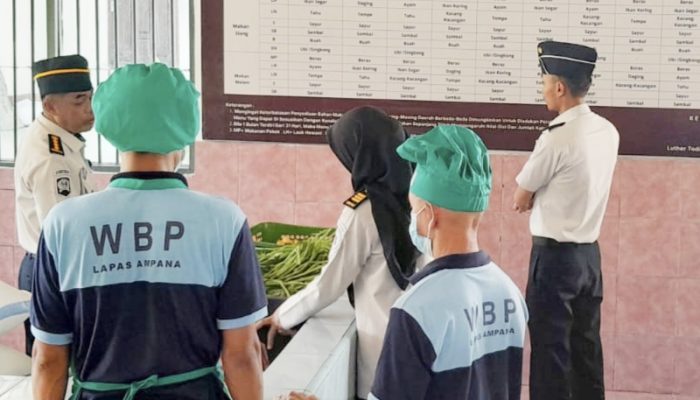 Pastikan Kualitas Dan Kelayakan Konsumsi Makanan WBP, Plt. Kalapas Ampana Tinjau Langsung Penyajian di Dapur Sivia Patuju
