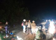 Pastikan Jalur Aman, Personel Polsek Ulubongka Siaga di Lokasi Longsor Hingga Malam Hari